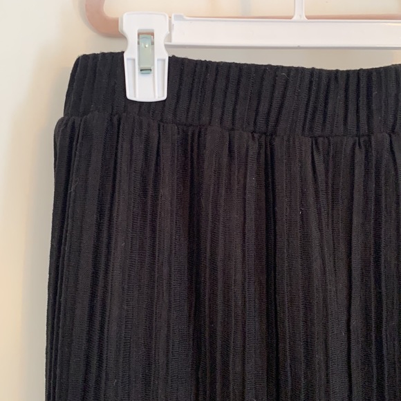 Pleated Black Midi Skirt - Picture 3 of 6